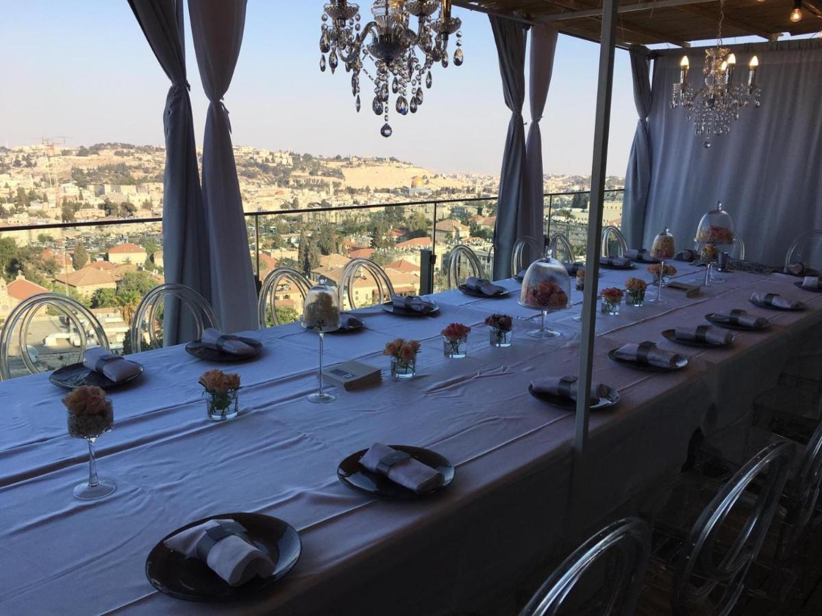 The Haneviim Court - Isrentals Jerusalem Exteriör bild